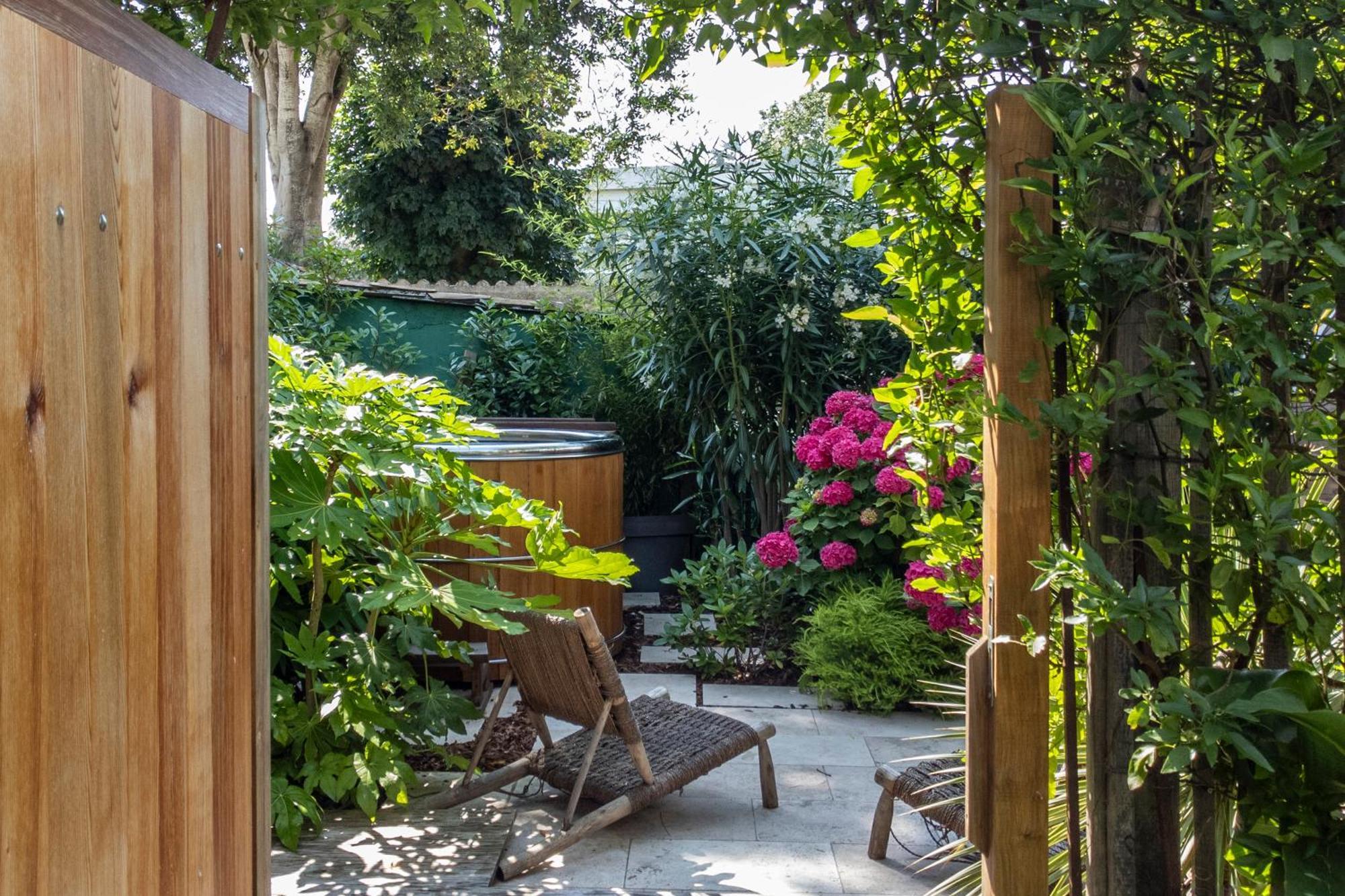 Escale Rochelaise, Gite Urbain Avec Spa Bain Nordique Et Sauna Tonneau La Rochelle  Exterior foto