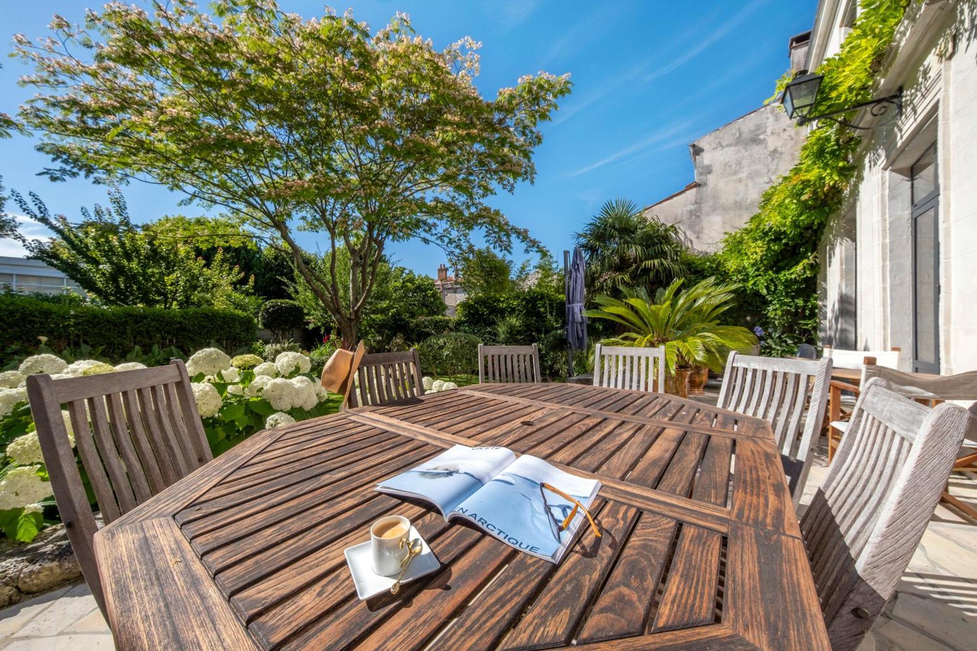 Escale Rochelaise, Gite Urbain Avec Spa Bain Nordique Et Sauna Tonneau La Rochelle  Exterior foto